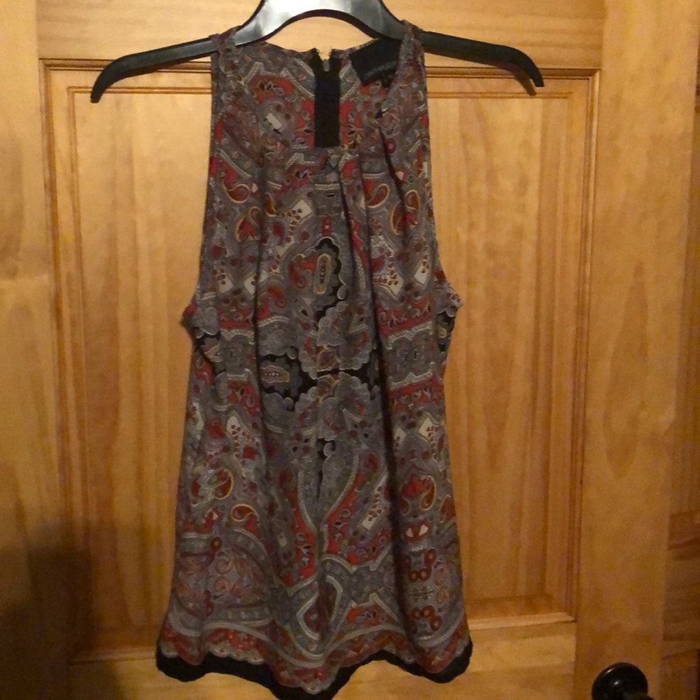 Pattered lightweight tank with zip up back